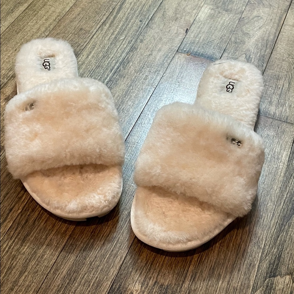 brand new beige UGG slippers size 7 fuzzy and soft